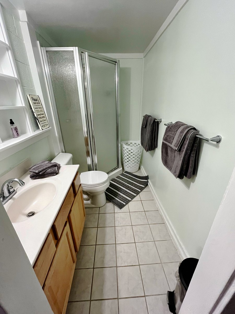 Plenty of bath linens provided: 2 oversize bath towels, 2 standard bath towels, 2 hand towels, 2 wash cloths