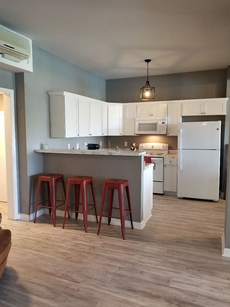 Kitchen with Breakfast Bar