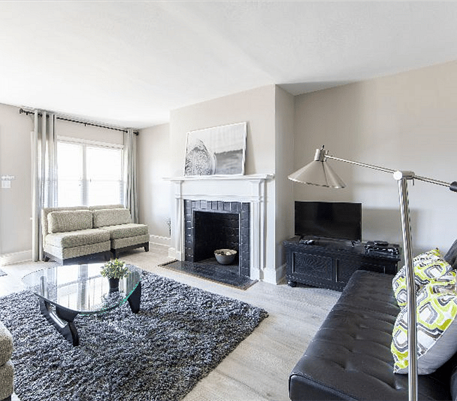 Comfortable living room with plenty of light. TV, ROKU and high speed internet (1000 mbps) are provided for your surfing and streaming needs.