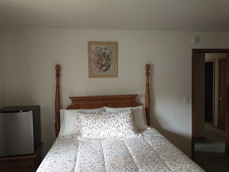 MN Bedroom (Main North)
$700 single / $1000 double Occupancy