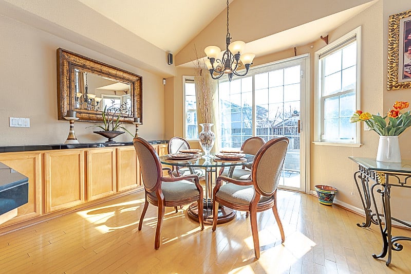 Kitchen nook/dining area.
