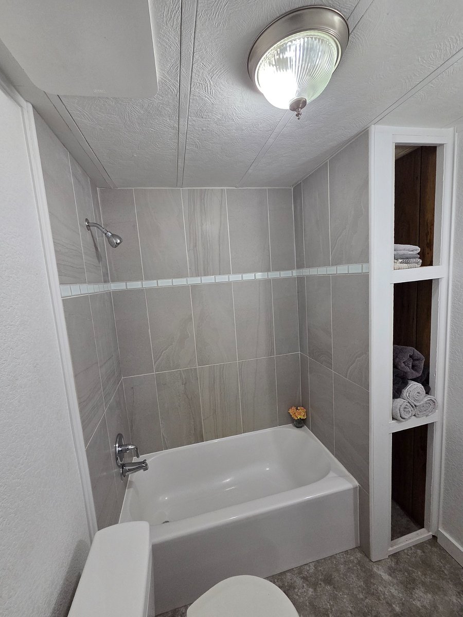 Bath/Shower in 2nd Bath