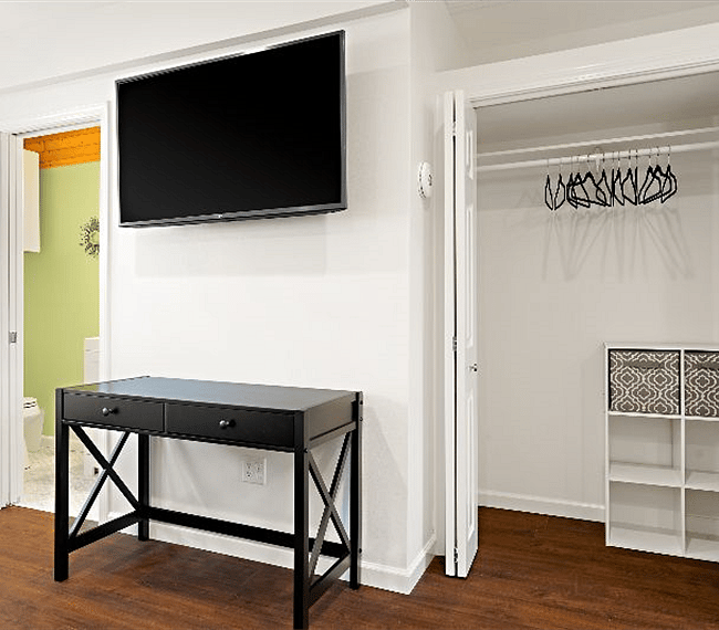 Plenty of closet space for 1 or 2
