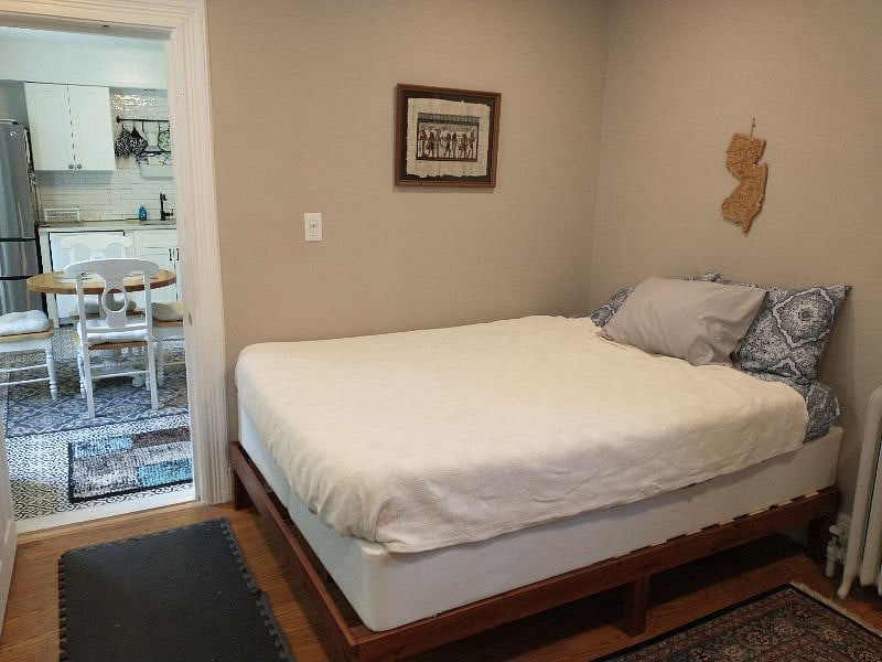 Queen platform bed. Ny and NJ art.