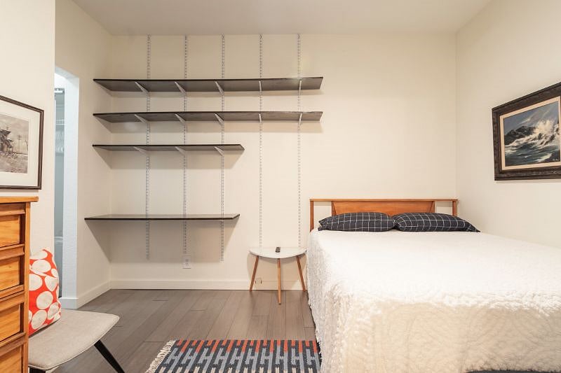 Option for office with shelvingGuest bedorrom in downstairs bedroom.