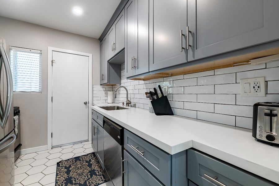Full size washer & Dryer, Full size Fridge, Full size Gas Stove/oven, full size dishwasher and overhead microwave.