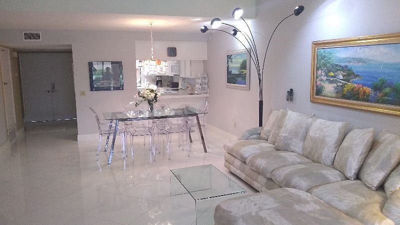 Living room/dining