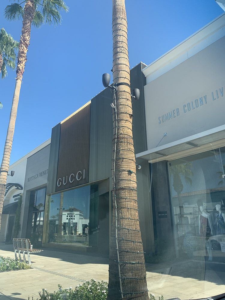 El paseo shopping nearby