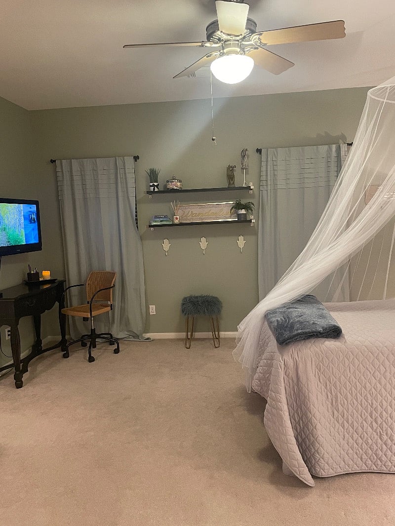 Lots of space for yoga!!