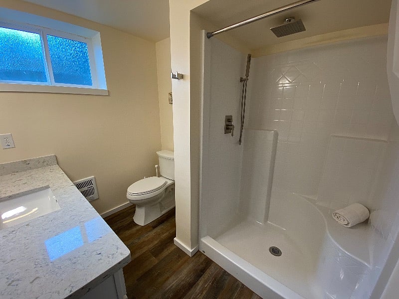 Shower with a seat.
