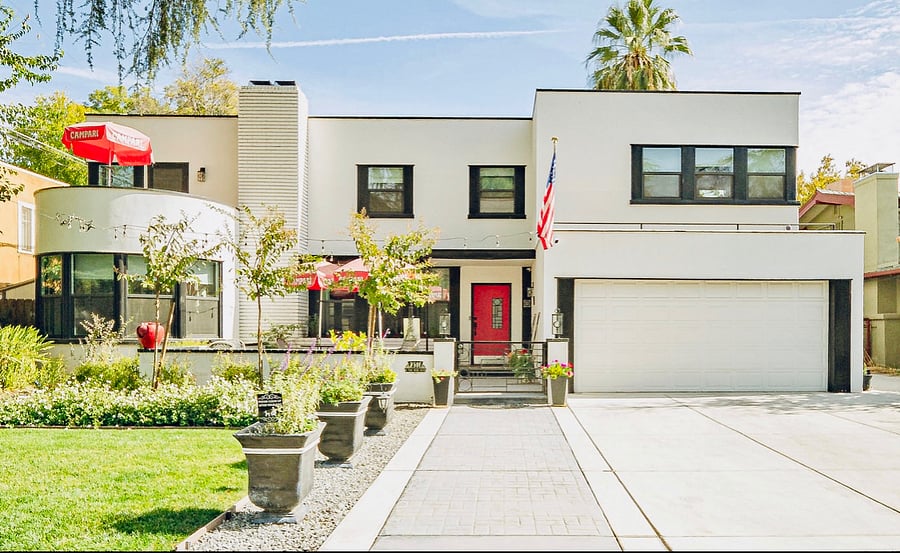 Studio is located on gorgeous property in one of Fresnos most desirable neighborhoods. Youll have your own private entrance to the studio with plenty of privacy.