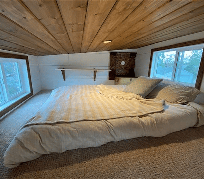 Guest loft above bathroom. This is NOT the main sleeping area. This is an additional gust loft for friends and family :)M