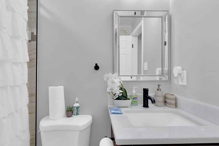 Adjacent full bath just steps away from the Guest Suite