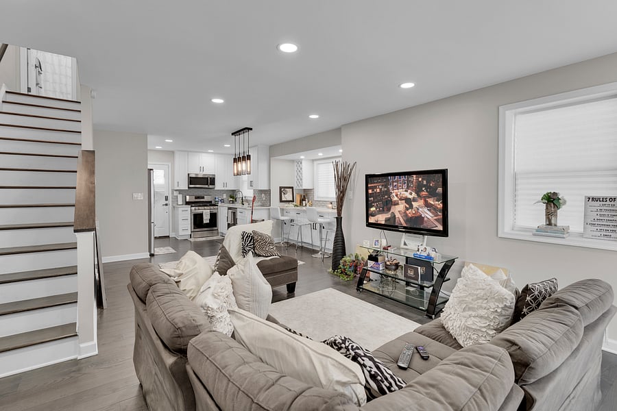 Bright, open-concept sanctuary designed to support focus & relaxation. Gleaming hardwood floors lead you through the living area upstairs to the living quarters. Perfect if you are sharing with a colleague, family, friends, or enjoying the space solo!