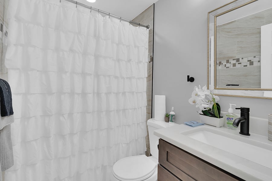 Adjacent full bath just steps away from the Guest Suite