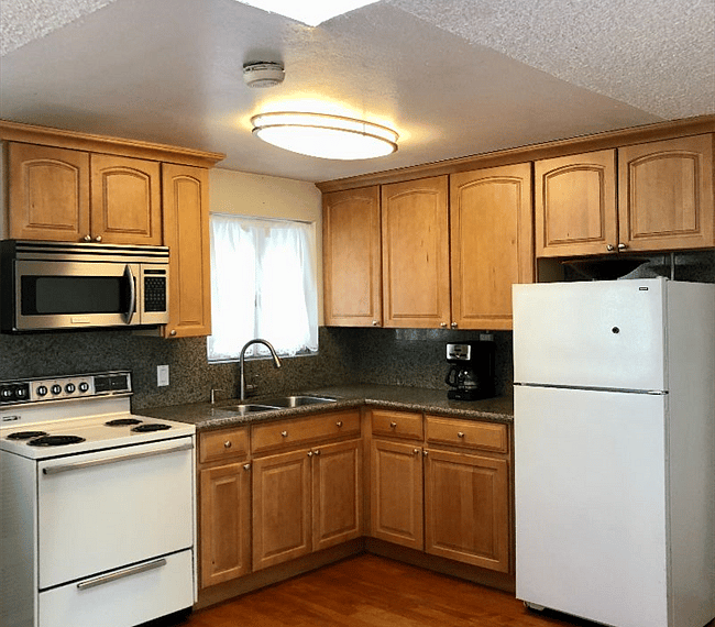 Kitchen
Coil electric Stove/microwave/refrigerator