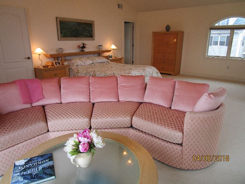 sitting area 