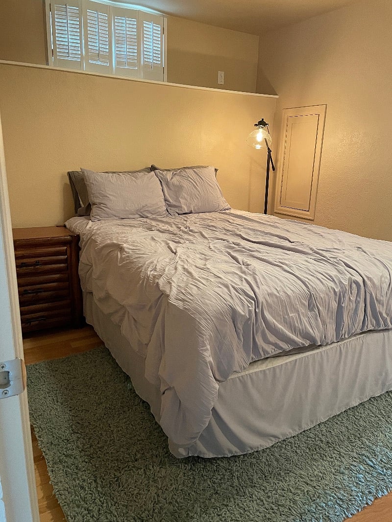 Queen size bed. Linens provided