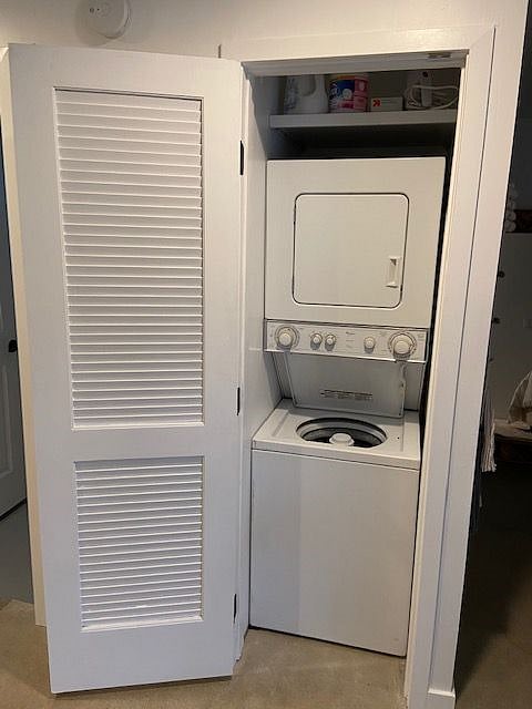 Washer/Dryer in unit.