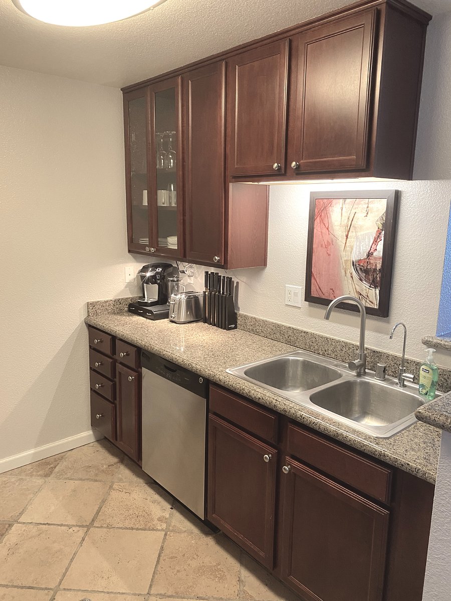 Kitchen with dishwasher