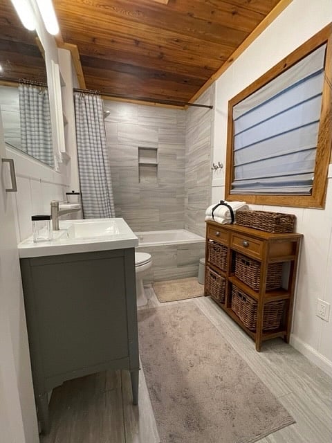 Modern Bathroom with deep tub
