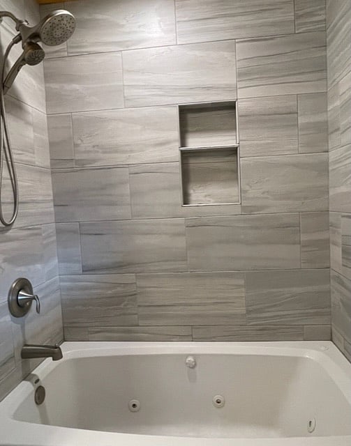 Modern shower with relaxing tub jets!