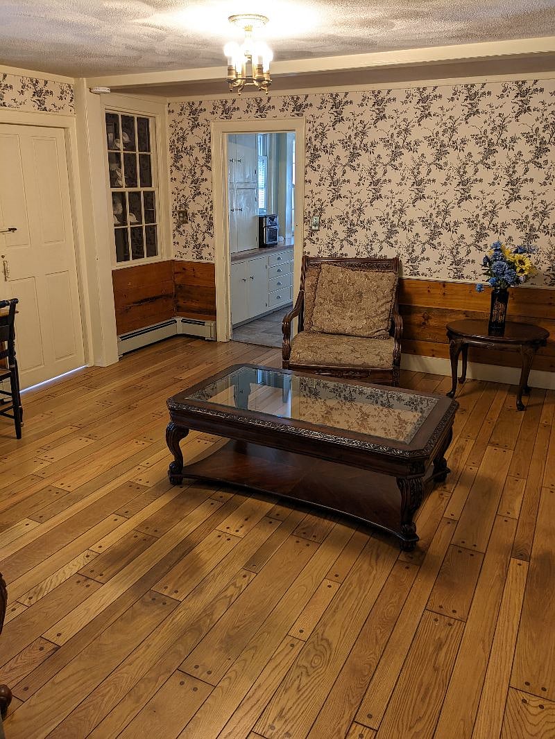 Formal Sitting room area