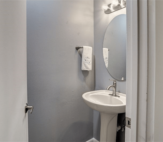 Immaculate bathroom.