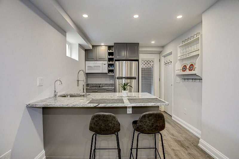 Kitchen and bar.
