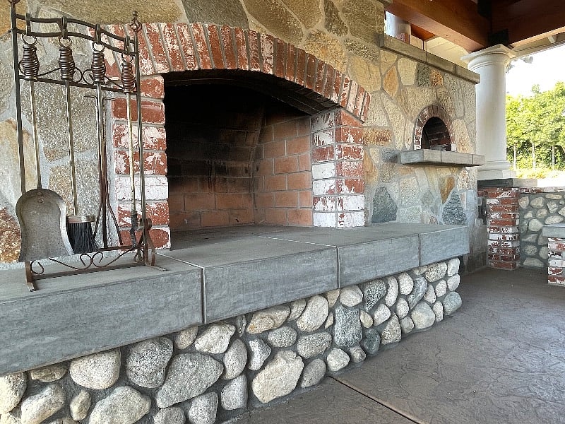 Outdoor fire place