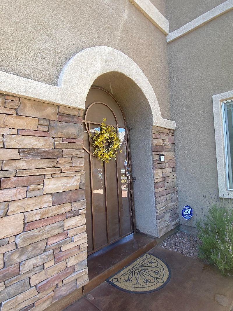 entrance to house. open this main gate & the casita entrance is to the right (in the courtyard).