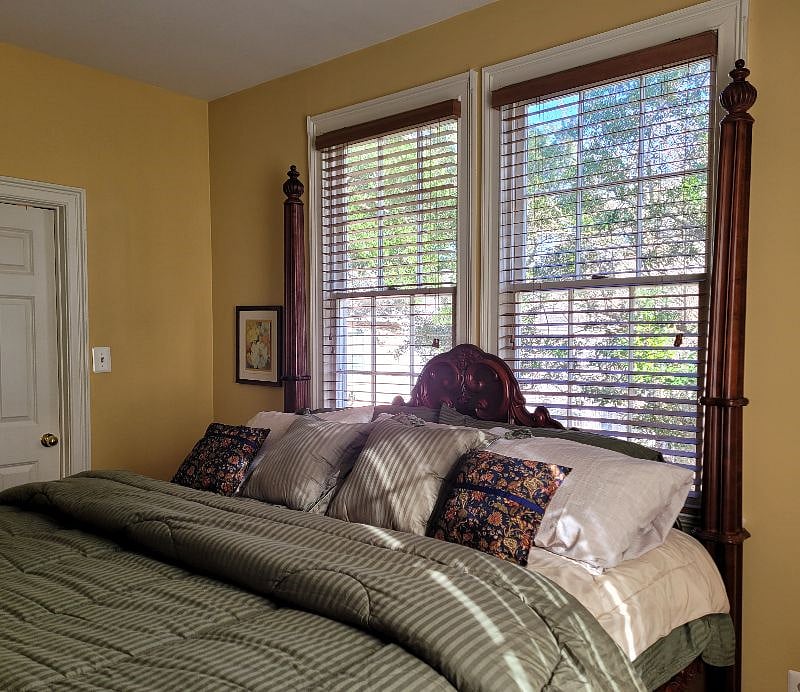 Afternoon suns floods the room. or close blinds for darkness. Holly trees for privacy overlooking the courtyard.
