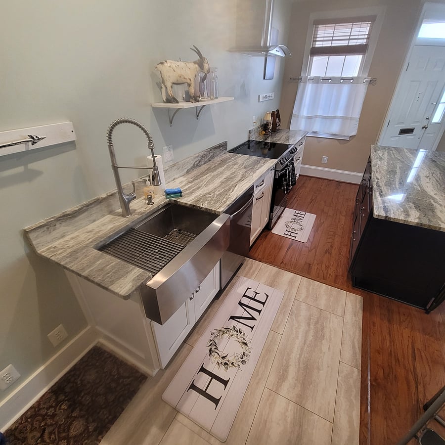 Kitchen is so spacious and fully equipted.