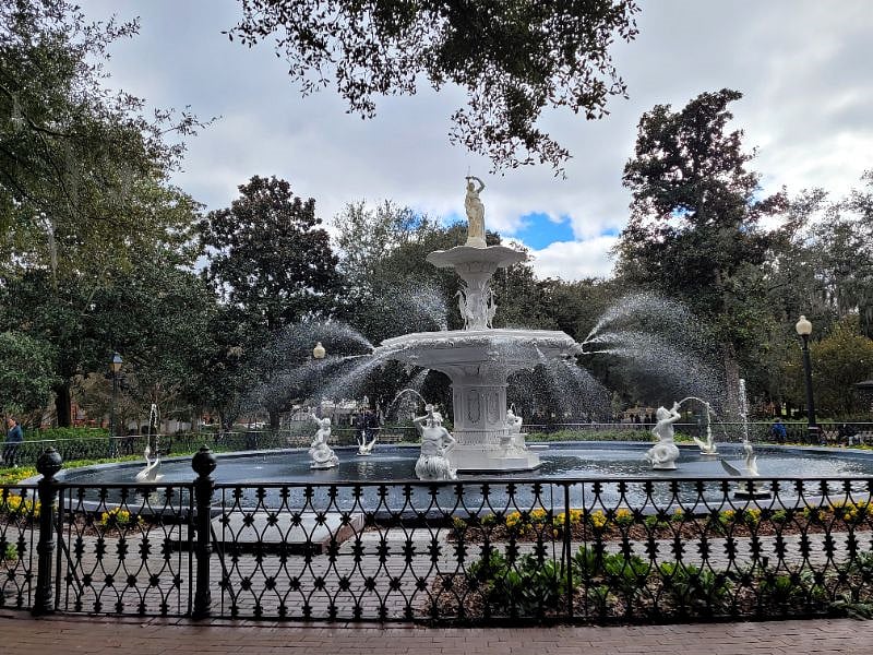 Forsyth Park is a few blocks away there always an event happening. Live music Farmers market & tennis courts.
Walk to all..
Collins in Forsyth
Matte Factor
Gryhon Tea
Clarys
Kroger supermarket
Clarys
Gryphon
Cuban Restaurant
Walk to Kroger on Gwinette
Walk to Brighter Day Natural Food on Park