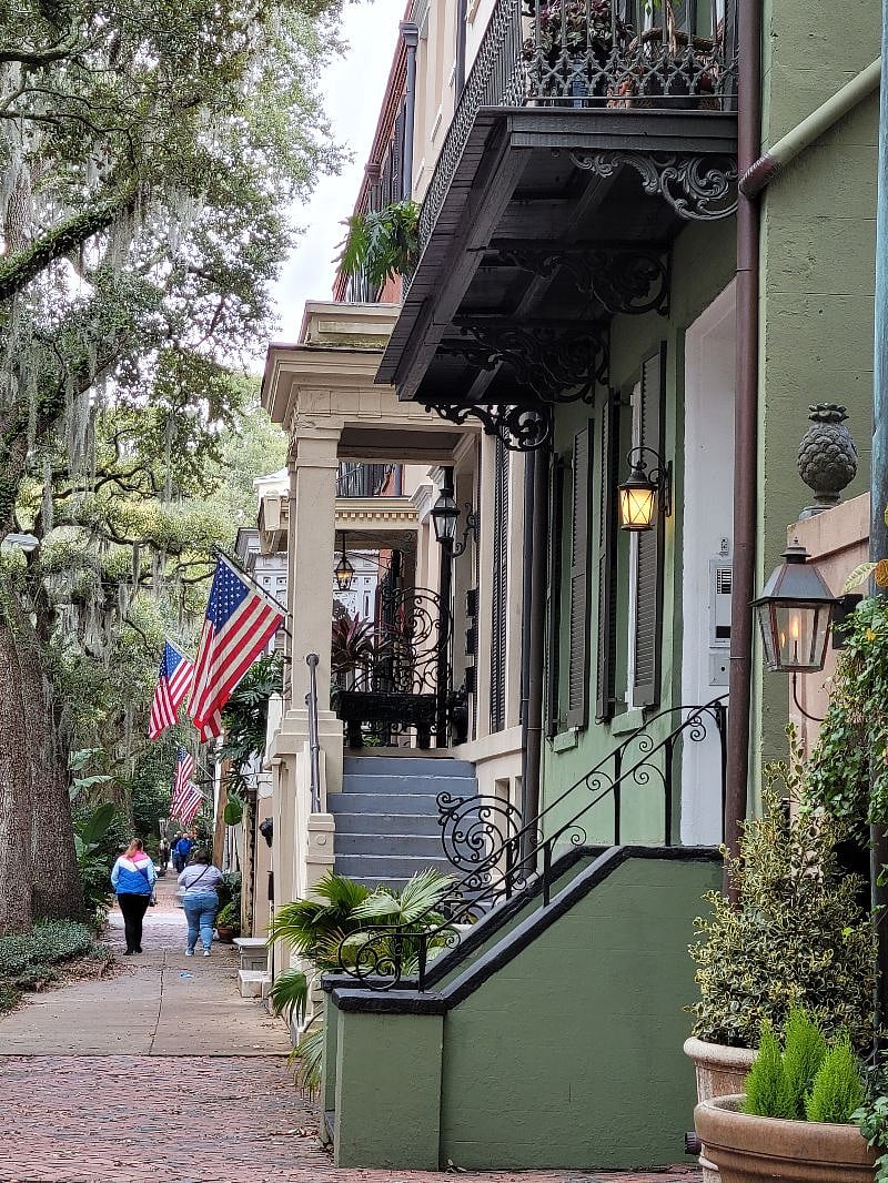 Beautiful Jones Street...stroll into town.... OR... One block over on Charleton & Drayton is the stop for the free cat shuttle bus it takes you the waterfront and to Forsyth Park. Easy to hop on and off. There are 2 loops one North to the river. There are many stops along Drayton St going north and Whitaker St going south. The free bus comes every 15 mins. No car is needed to get around.