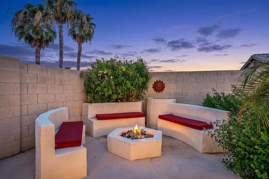 Comfy Fire Pit for the winter season - Seats 6