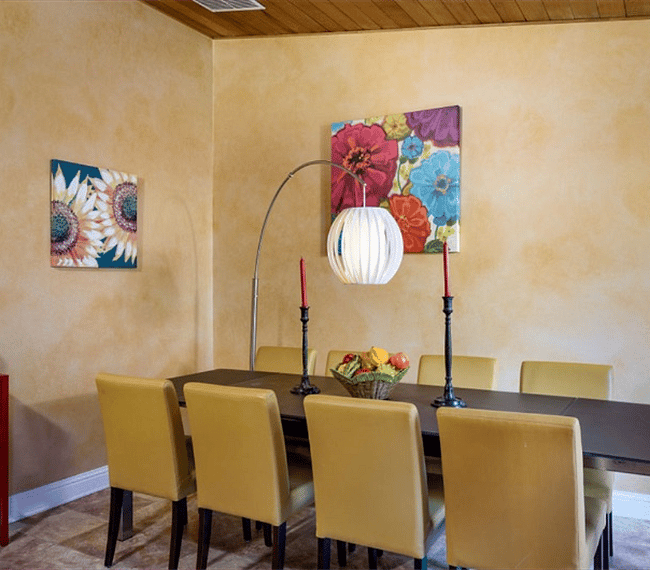 Dining room.