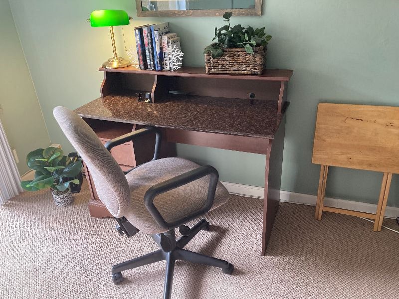 Work station with high speed fiber optics.