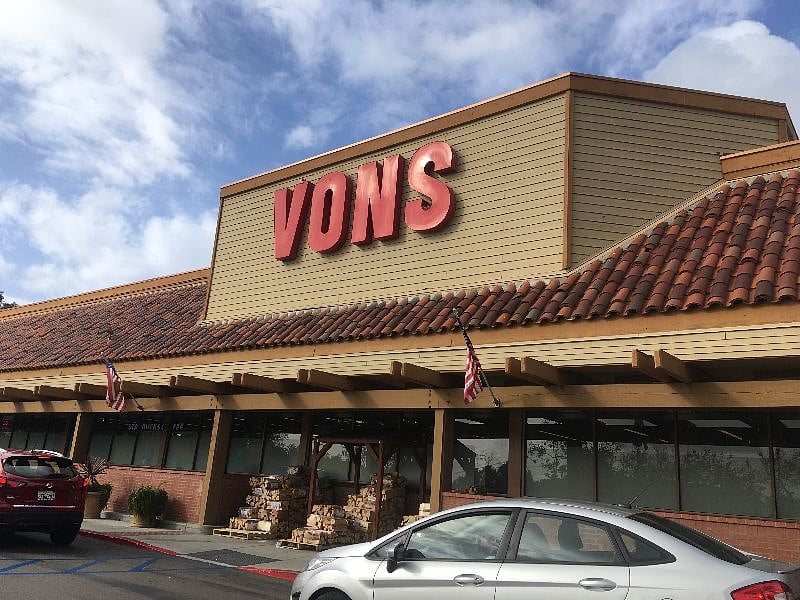 Vons is in one of three shopping centers within two blocks of my condo.