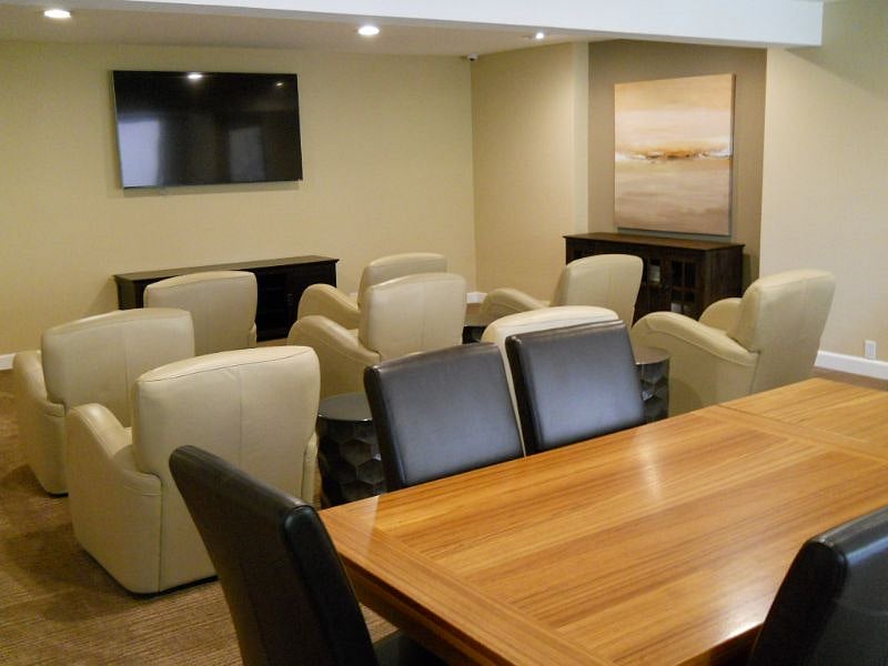 Meeting/TV room/Private Office.