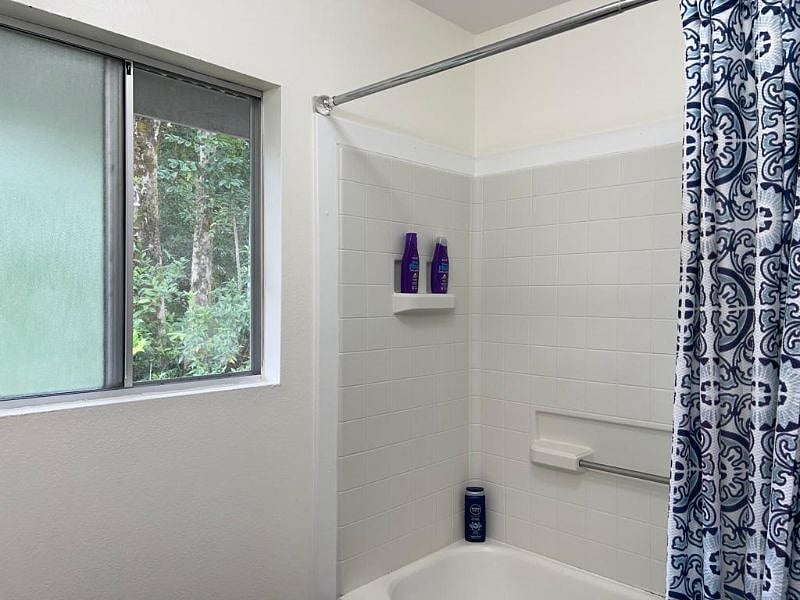Tub/shower in main bathroom.