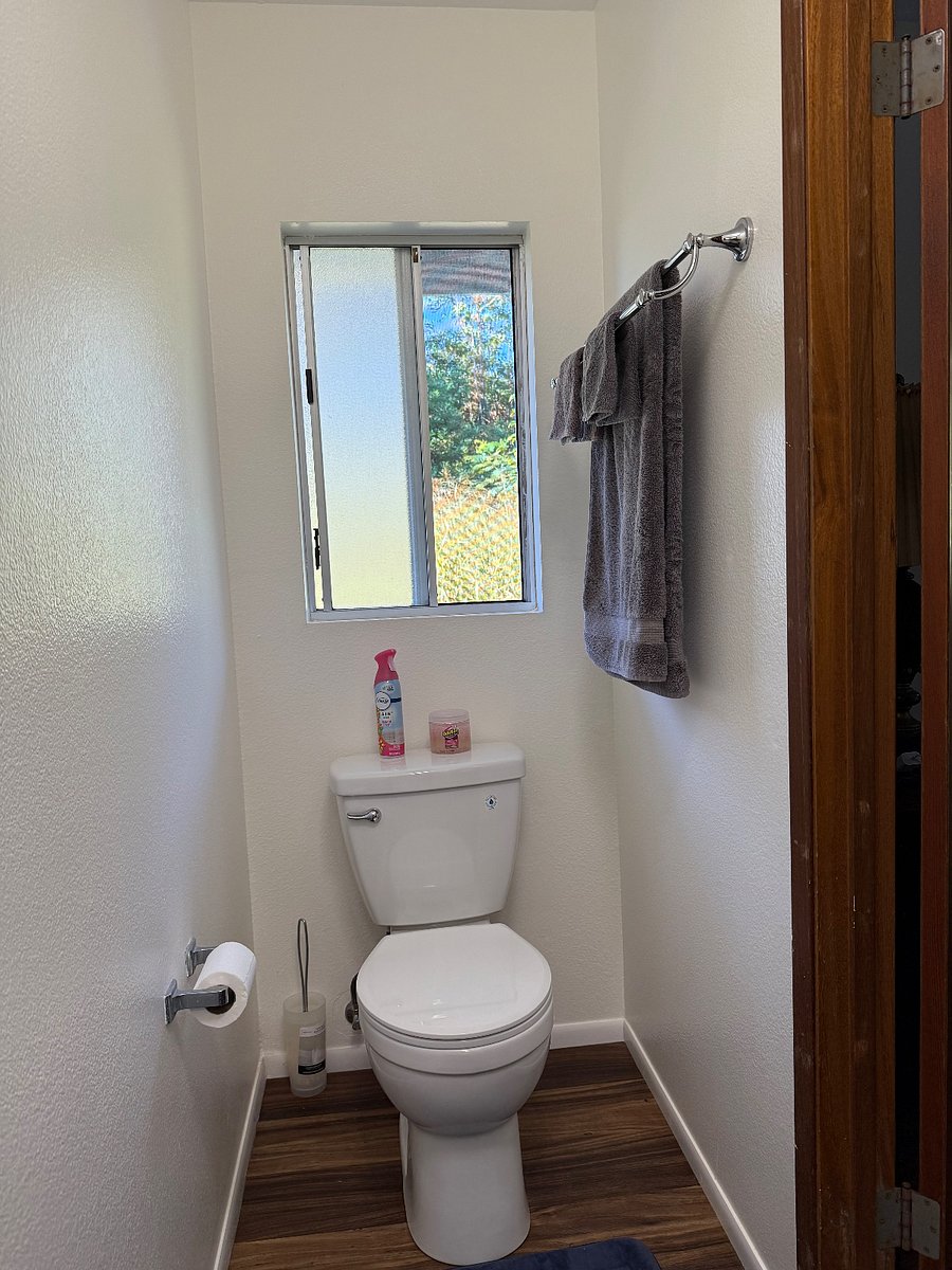 New commode in master bedroom 1/2 bathroom.