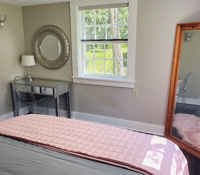 Bedroom vanity
