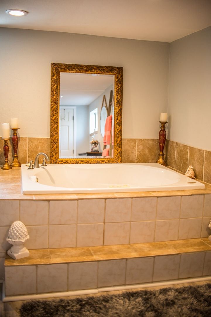 Jacuzzi soaker tub