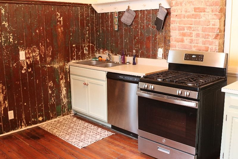 Gas stove, dishwasher