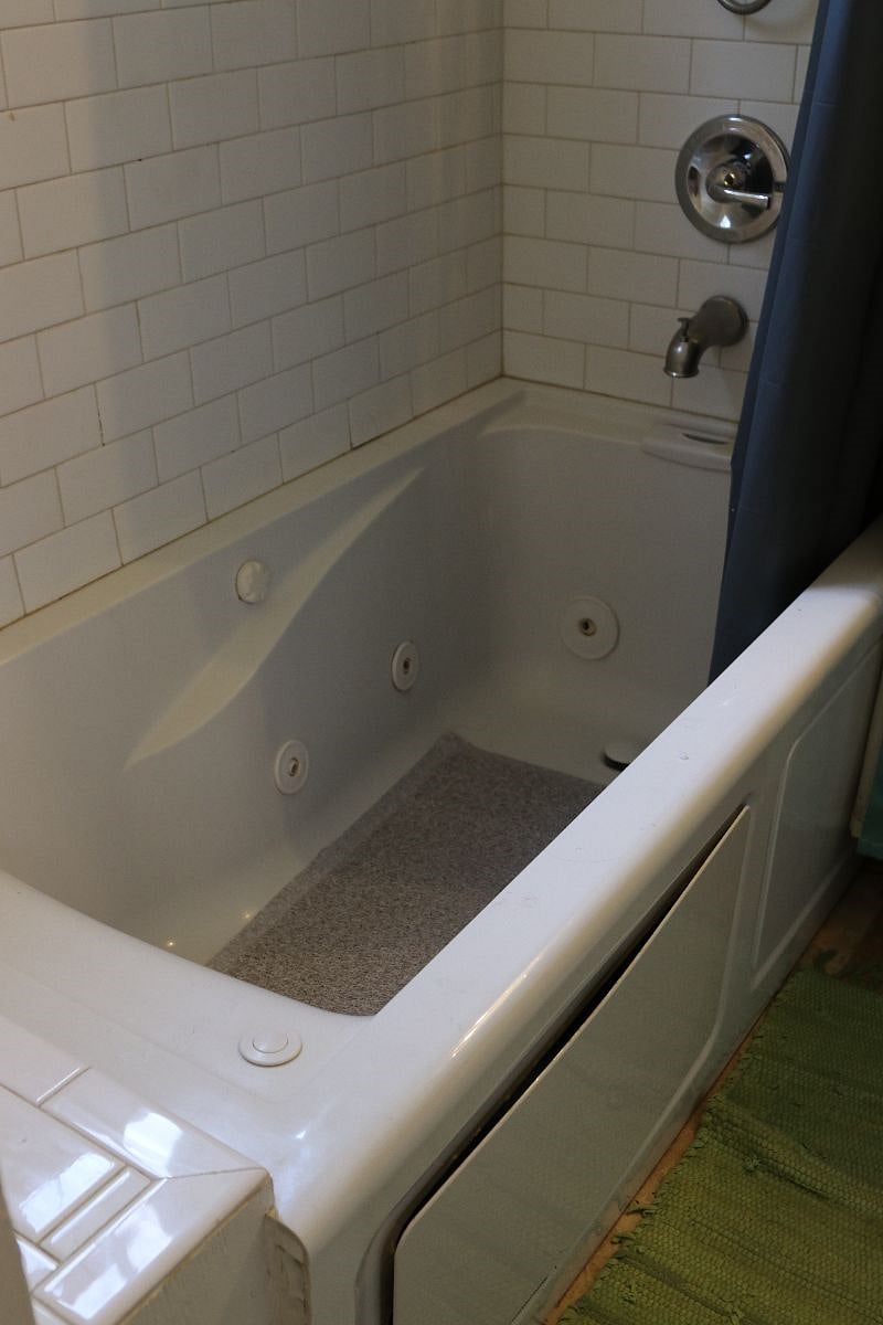 Jacuzzi Tub