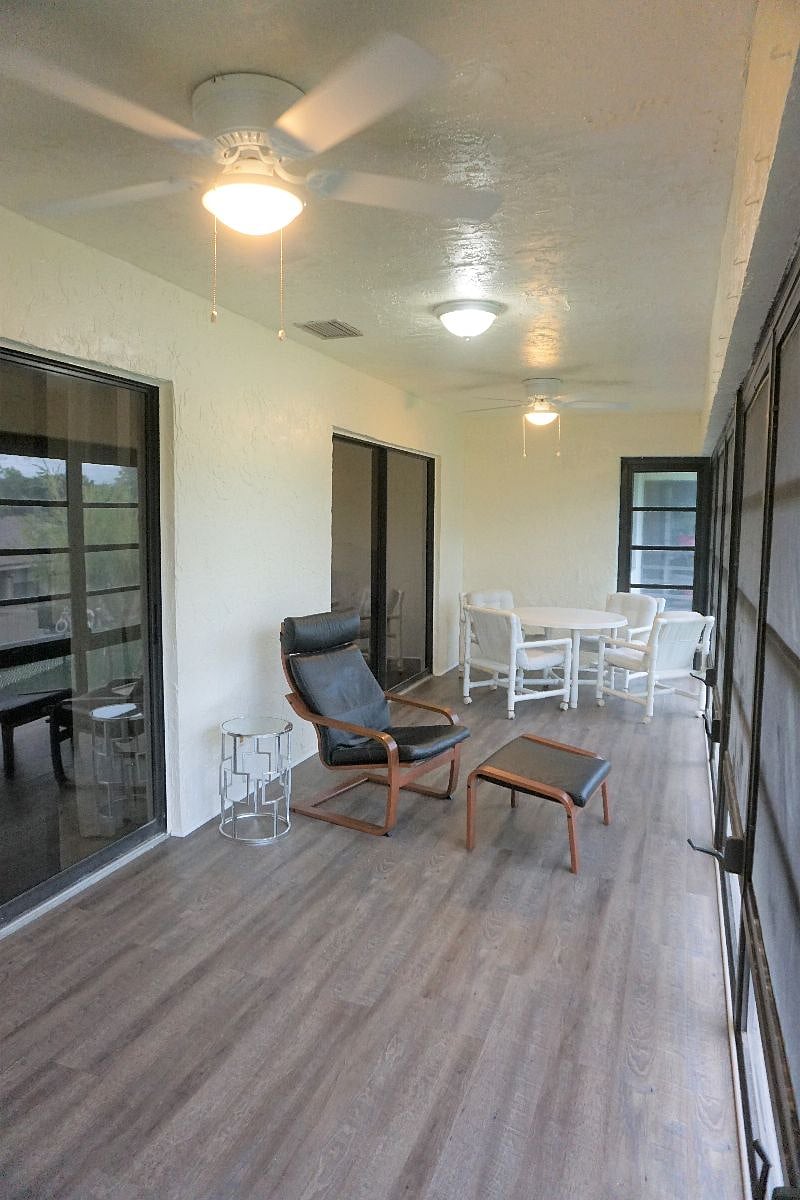 Large screened-in balcony to enjoy your morning coffee.