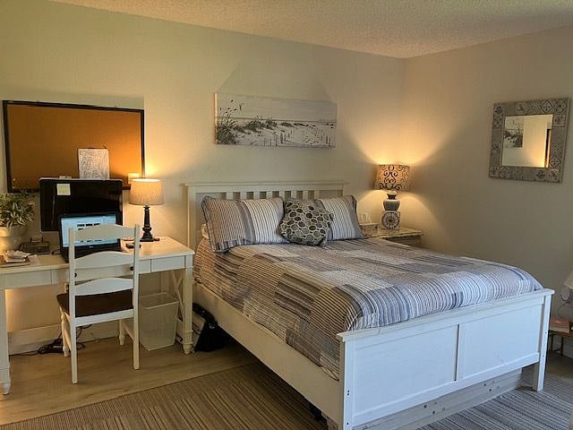 BEDROOM AND WORK STATION