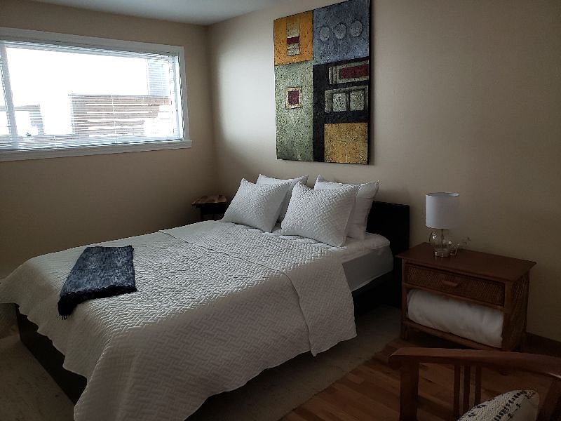 Queen bedroom 1.