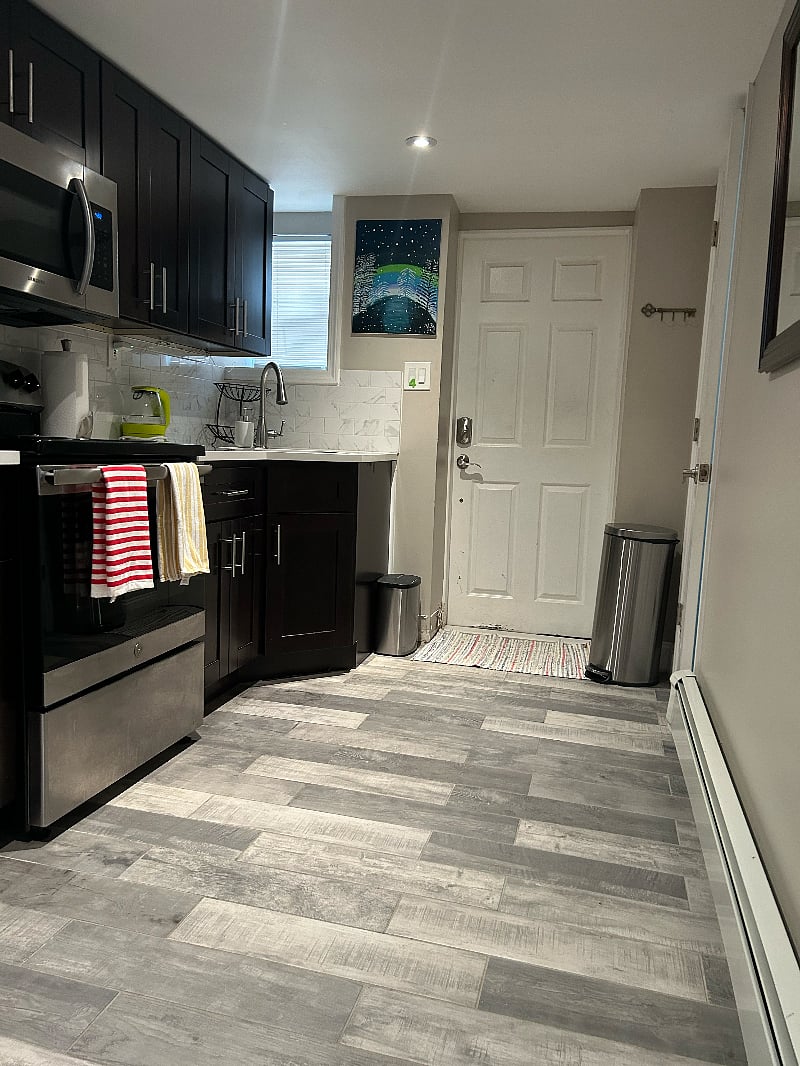 Fully stocked kitchen | Electric kettle | Stainless steel appliances